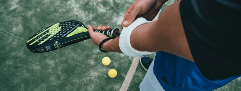 equipment to play padel tennis