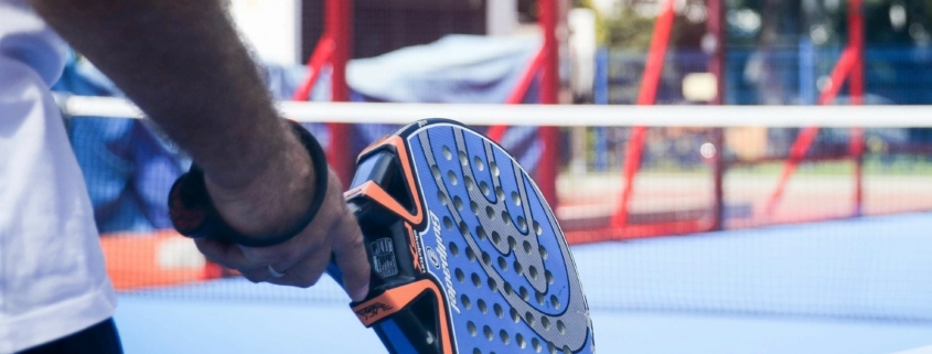how to hold your padel racket properly