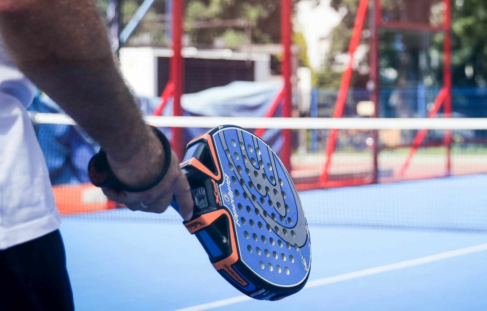 how to hold your padel racket properly