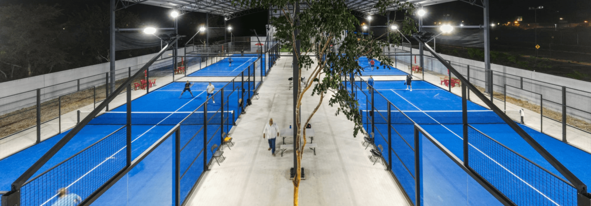 what are the advantages of an indoor padel court