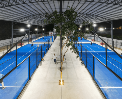 what are the advantages of an indoor padel court