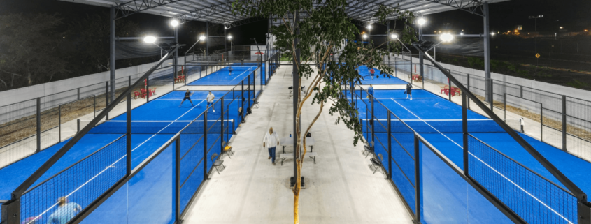 what are the advantages of an indoor padel court